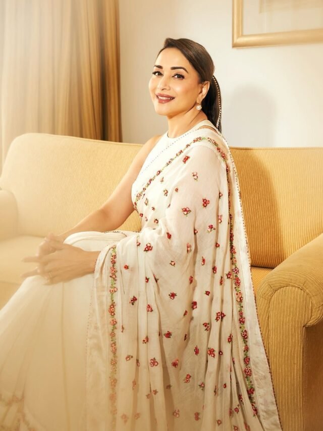 Madhuri Dixit ने सफेद साड़ी में बिखेरा रॉयल अंदाज़ – देखें शानदार तस्वीरें!