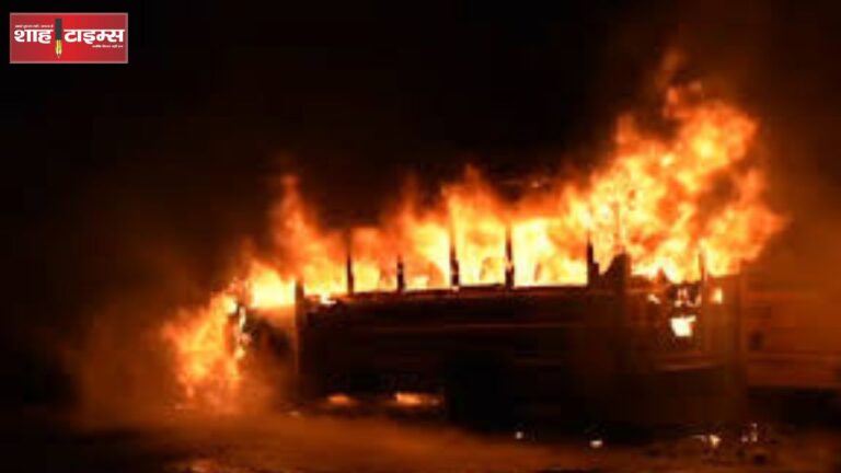 Two buses burnt to ashes in Singrauli, person sleeping inside burnt alive