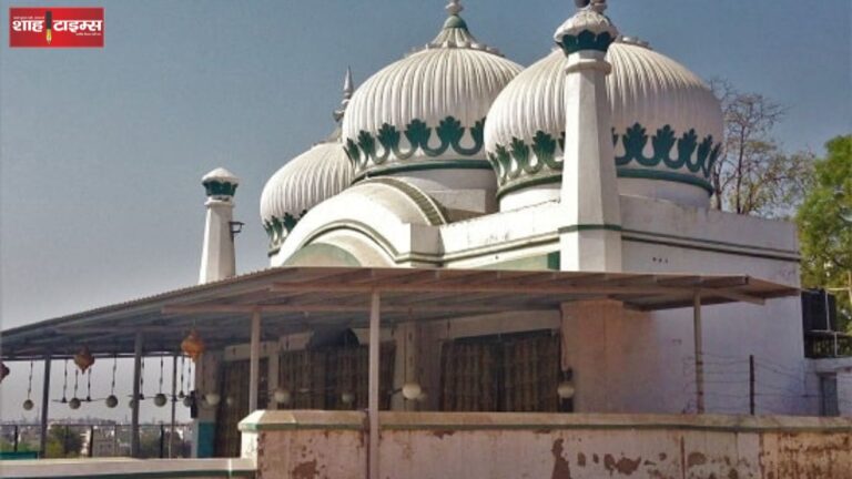 The history of Aurangzeb's tomb and its journey from simplicity to decoration