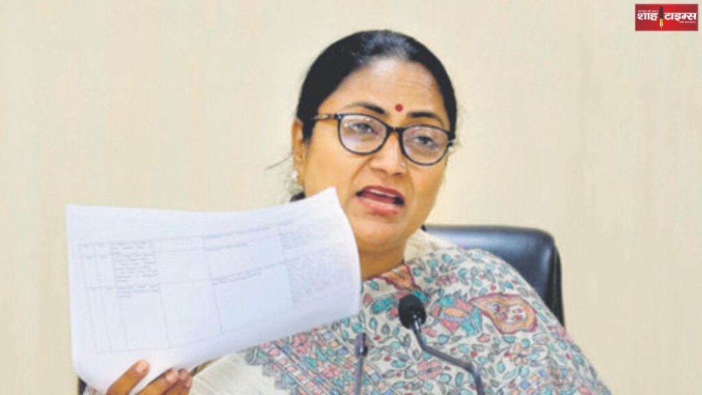 CM Rekha Gupta's strict warning: "If you increase fees without permission, you will have to face the consequences"