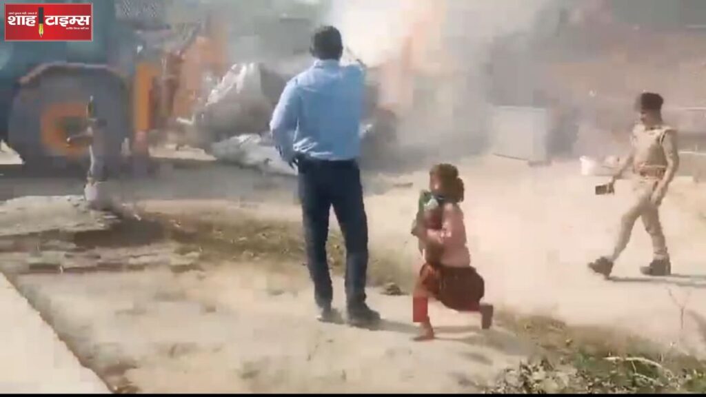 Little Ananya wants to become an IAS, saved her school books from the burning hut