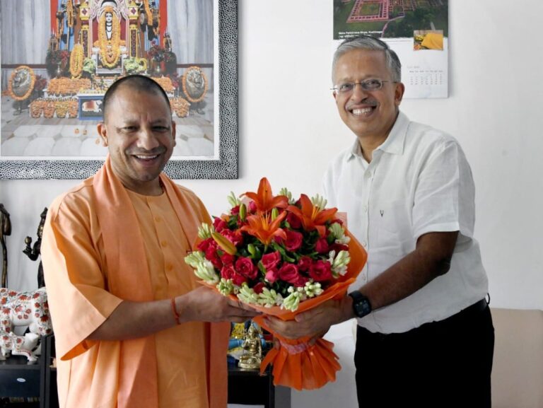 मुख्यमंत्री योगी आदित्यनाथ के विश्वासपात्र अधिकारी एसपी गोयल ने उत्तर प्रदेश के मुख्य सचिव पद का कार्यभार संभाला