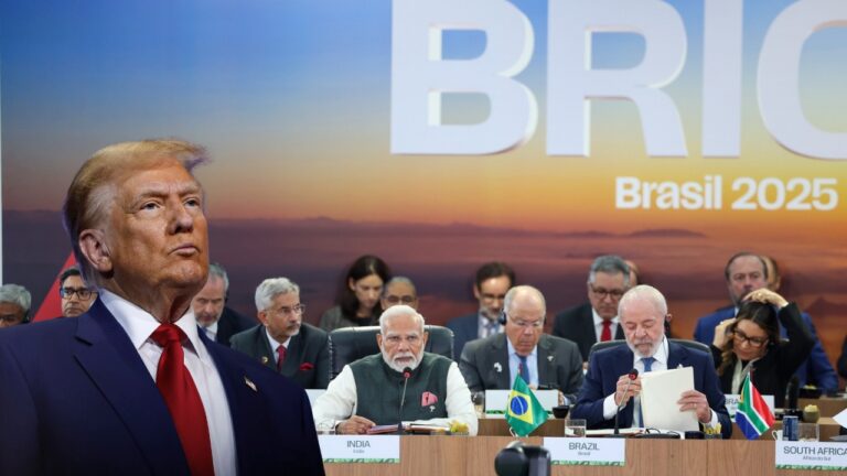 ब्रिक्स सम्मेलन से पहले ट्रंप ने 14 देशों पर लगाया भारी टैरिफ, भारत-अमेरिका डील को बताया "करीब"