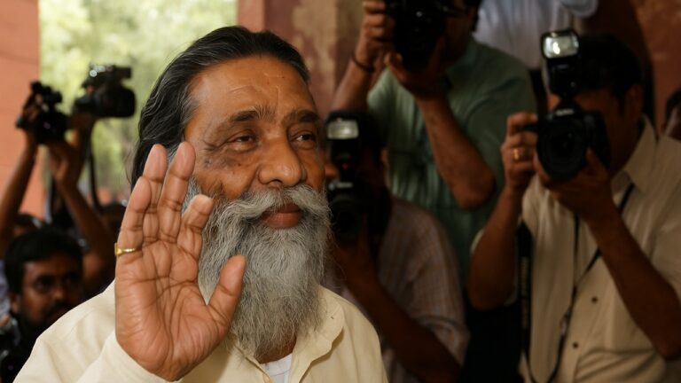 Shibu Soren waves to photographers during a public event, symbolizing his deep connect with the masses – Shah Times