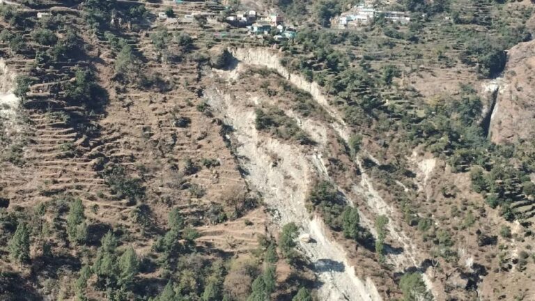 भू-धंसाव से जूझते विष्णुगाड़ परियोजना प्रभावित गांव – Shah Times