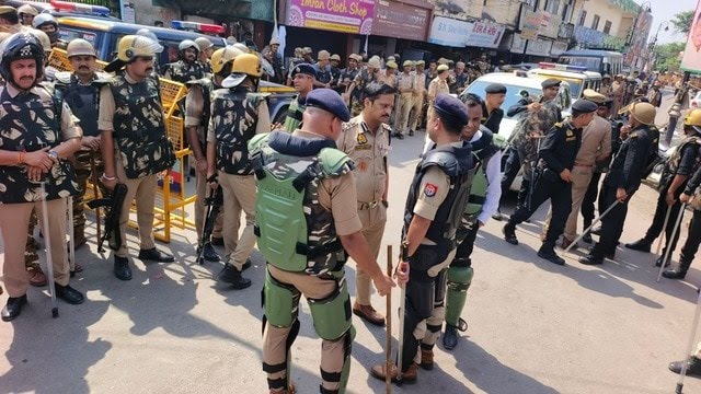 बरेली में जुमे की नमाज़ के बाद पुलिस और प्रदर्शनकारियों के बीच झड़प