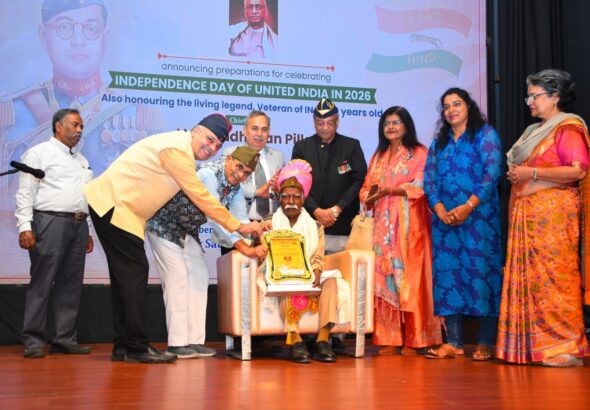 सुभारती विश्वविद्यालय में अखंड भारत दिवस व सरदार पटेल जयंती का आयोजन, 101 वर्षीय आज़ाद हिंद फौज के सैनिक लेफ्टिनेंट आर. माधवन पिल्लई की उपस्थिति।”