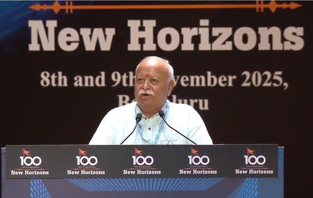 मोहन भागवत बेंगलुरु में आरएसएस शताब्दी समारोह में संबोधित करते हुए