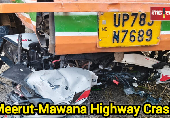 Police and locals at the accident site on Meerut-Mawana Highway after a roadways bus-bike collision. Shah Times